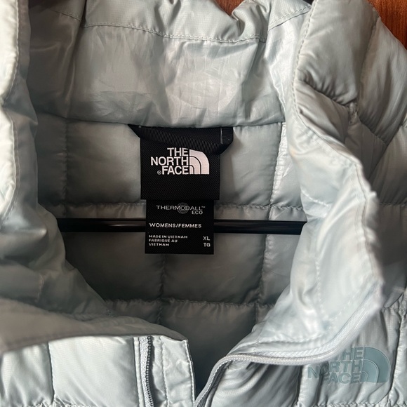 The North Face Women's Soft Blue Puffer Jacket - Picture 2 of 3